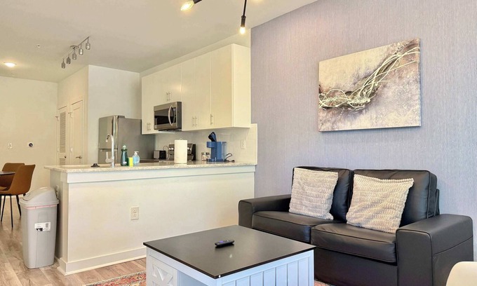 Old Fourth Ward Apartamento | ATL Condo with King Bed! Free Street Parking!