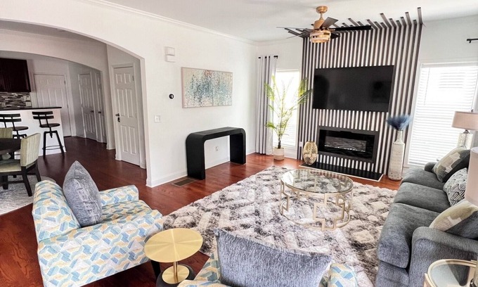 Sylvan Hills Casa | ATL Modern Retreat: 3BR, 8 Guests, Near Downtown & Airport