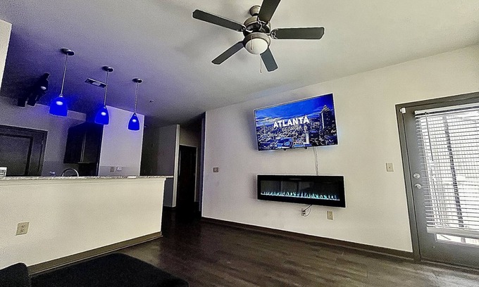 Westside Apartamento | Atlanta Chic Urban Retreat Modern Apartment Stunning City Views private balcony