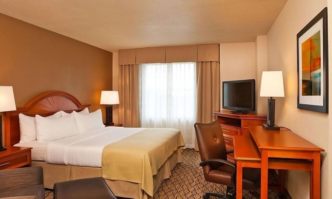 College Park Complejo | Atlanta Experience! Pet-Friendly Stay! Free Shuttle to ATL Airport & Indoor Pool