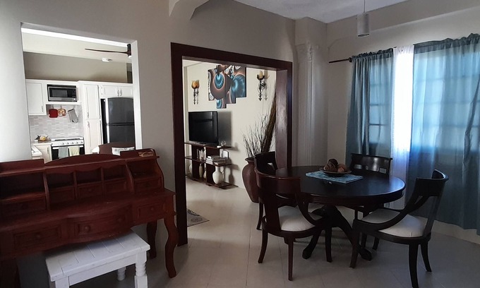 Charlestown Apartamento | Breezy Apartment con vistas al mar y al océano.