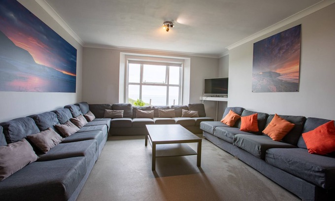 Widemouth Bay Cabaña | ATLANTIC COURT, pet friendly, with a garden in Widemouth Bay