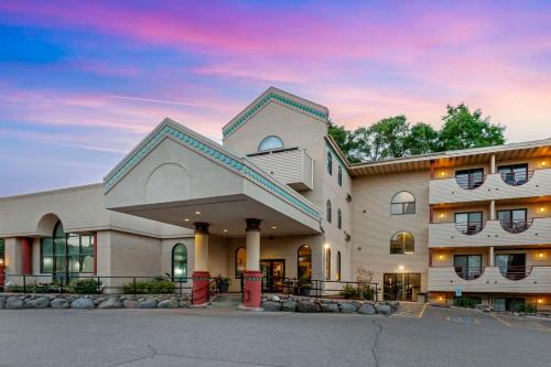 Lake Delton Hotel | Atlantis Family Waterpark Hotel, an Ascend Collection Hotel