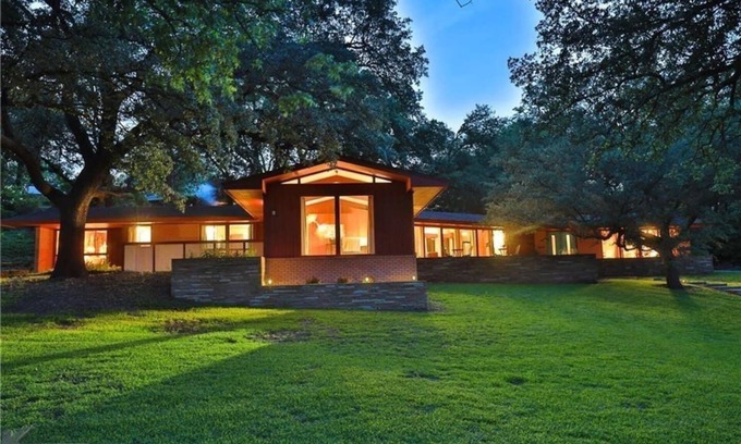 Coleman Casa | Atomic Ranch House at Stardust Retreat, 2 Hilltop Acres
