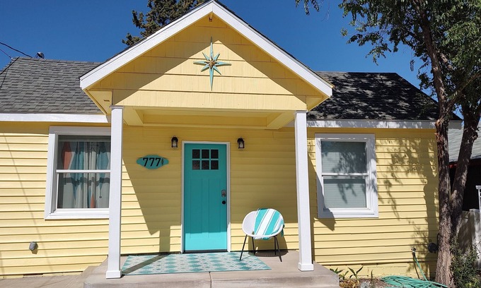 Downtown Klamath Falls Cabaña | Atomic Star Cottage Klamath Lake Hiking Trails Museums Crater Lake Lava Beds