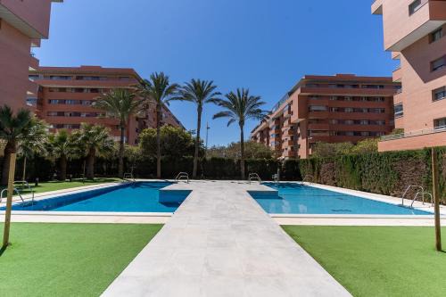 Almeria Apartamento | ATP La Goleta a 5 minutos de la Playa, Piscina, Frente a Recinto Ferial y Parking Privado Gratis!