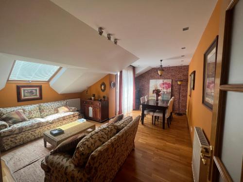 Villaviciosa Apartamento | Atractivo Ático 2 Habitaciones
