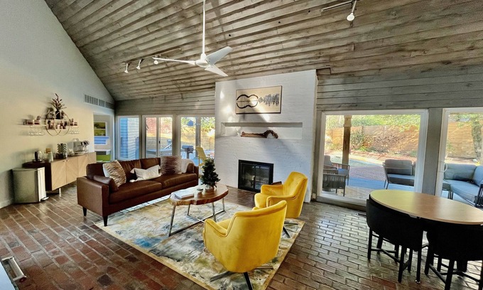 East Memphis Casa | Atrium/sauna/gym/pool (salt water)/5000 sf