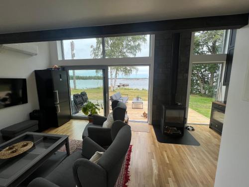 Vastervik Casa | Attefallshus på hornsudde