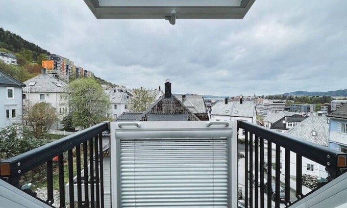 Arstad Apartamento | Attic apartment centrally located - self check in