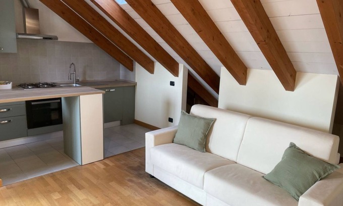 Seregno Apartamento | Ático en el centro de Seregno (ORCHIDEA APARTMENT)