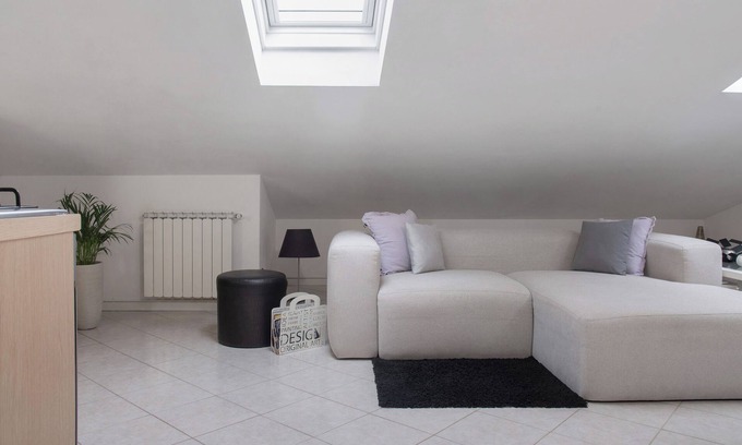 Intra Apartamento | Apartamento abuhardillado 'Massimo - Verbania Intra' con Wi-Fi y aire acondicionado