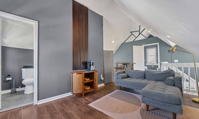 Langdon Apartamento | Attic Haven in the Pulse of the DC’s Vibrant Buzz!