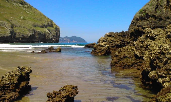 Castro Urdiales Apartamento | Atico-Loft con Jaccuzi en playa Sonabia. Fantásticas vistas al mar y al monte