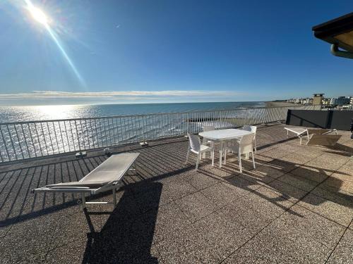 Old Town Apartamento | ATTIC PARADISE Big Terrace on the Sea - AGENZIA COCAL