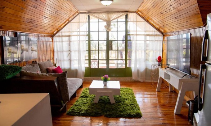 Eldoret Apartamento | Attic Wooden House
