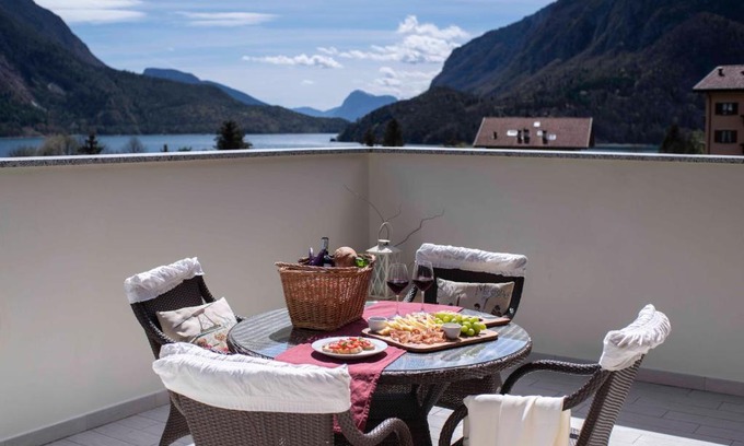 Molveno Apartamento | Attico con vista sul lago e montagne a Molveno