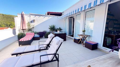Necujam Apartamento | Attico "NIDO" a 50m dal mare con terrazzo grande - un'oasi di pace e bellezza