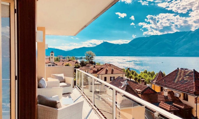 Luino Apartamento | Attico Palazzo di Vetro