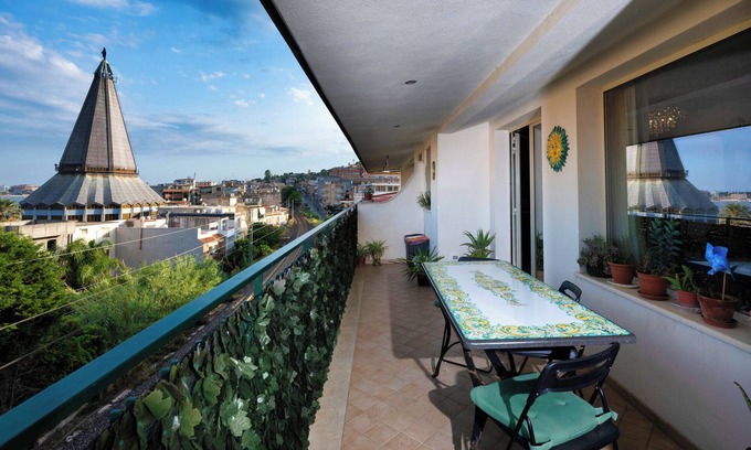 Giardini Naxos Apartamento | Atticus Apt. 100 metros del mar con vistas a la bahía de Naxos.