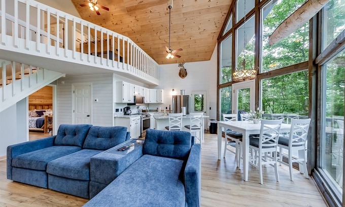 Sautee Nacoochee Casa | Attitude Adjustment - Treetop Chalet in Sky Lake – Rustic Charm with Hot Tub &