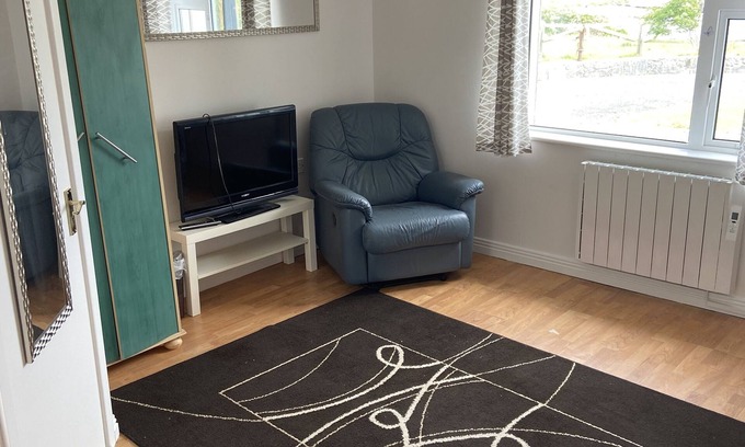 Galway Apartamento | Attractive cosy panoramic ocean view on Galway Bay