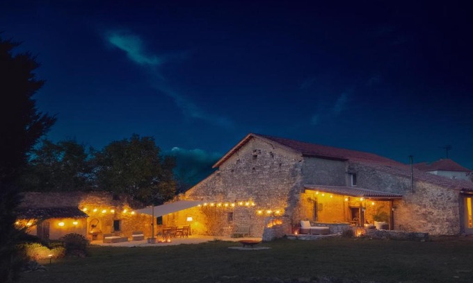 Duras Casa | Attractive property set within idyllic gardens