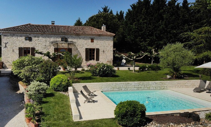 Bazens Cama Y Desayuno | Attractive room in a peaceful, country home