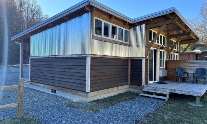 Bramwell Cabina | ATV TrailCamp: Larne's Lodge-- Just seconds from the HMT Pocahontas Trailhead!