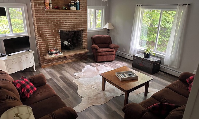 Deerbrook Casa | On ATV/UTV & Snow Trails - Summit Lake/Bass Lake - Fireplace & Firepit - WIFI