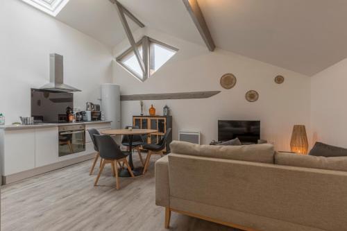 Castelsarrasin Apartamento | ATYPIQUE - 2 chambres avec salles de bains, cuisine équipée, parking gratuit