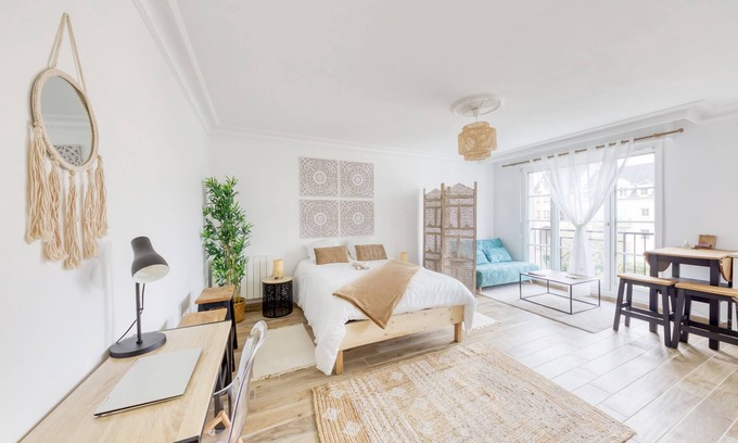 Cergy Apartamento | 🌟AU BORD DU PORT🌟, relaxing studio with water view