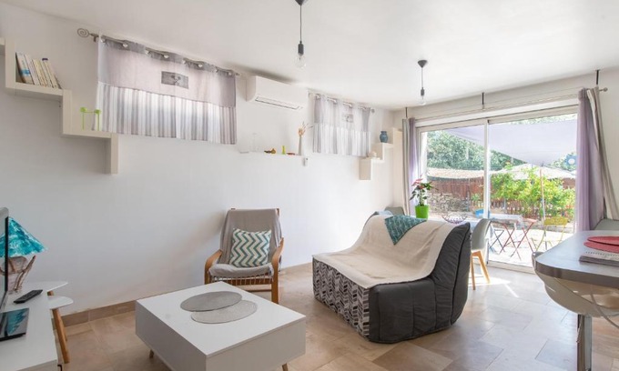 Aubais Casa | Au Coeur De L'Olivette - Climatisée avec piscine