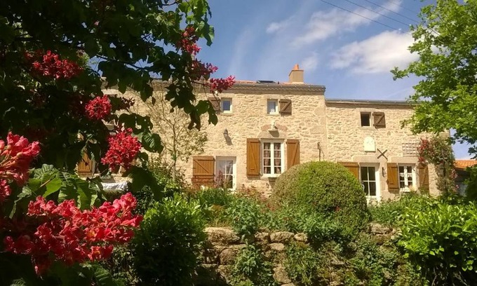 Saint-Malo-du-Bois Cama Y Desayuno | Au Coeur de la Nature