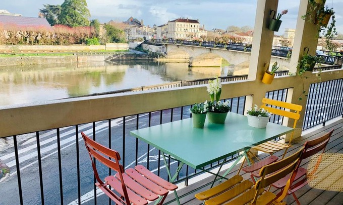 Saintes Apartamento | "Au Fil de la Charente" - Coeur de Saintes - WIFI Clim - Classé 4 étoiles - 4 pers