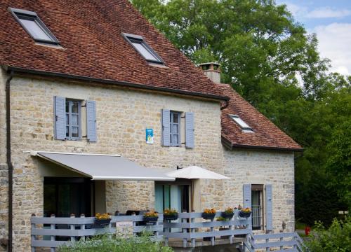 Saint-Germain-les-Arlay Cama Y Desayuno | Au lavoir du Serein "L'Eventail"
