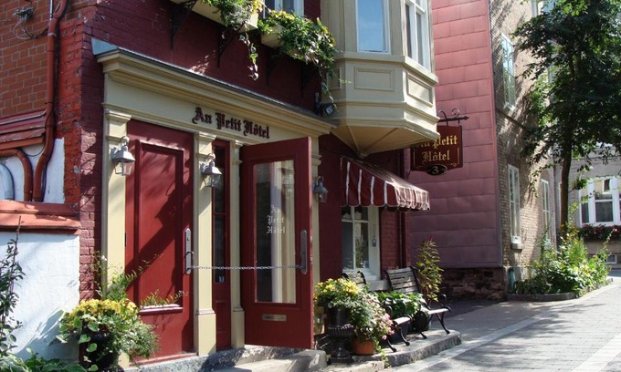 Vieux-Quebec-Cap-Blanc-colline Parlementaire Hotel | Au Petit Hôtel