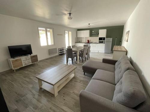 Cornillon-Confoux Apartamento | Au petit Olivier, Appartement avec jardin et piscine