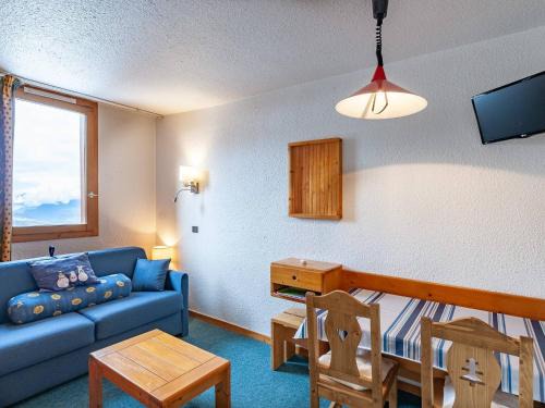 Meribel-Mottaret Apartamento | Au pied des pistes, balcon, casier à skis, proche commerces - FR-1-355-102