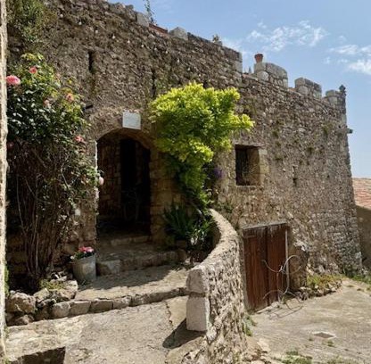 Bezaudun-les-Alpes Casa | Auberge du Château de Bezaudun