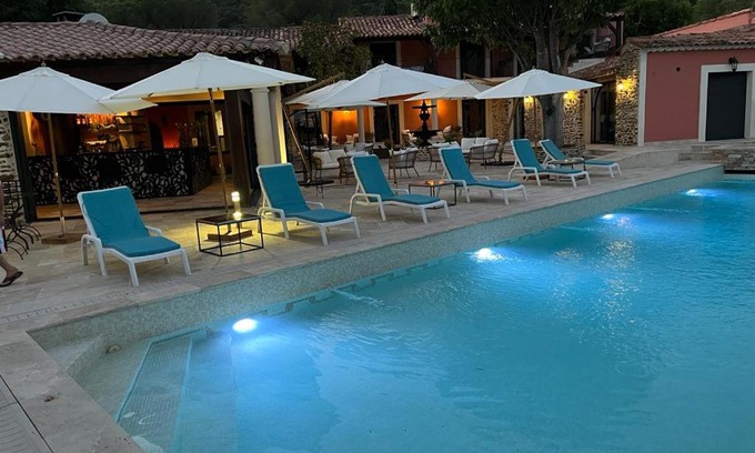 Bormes-Les-Mimosas Cama Y Desayuno | Auberge du Dom