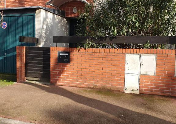 La Courneuve Hostal | Auberge KAMA