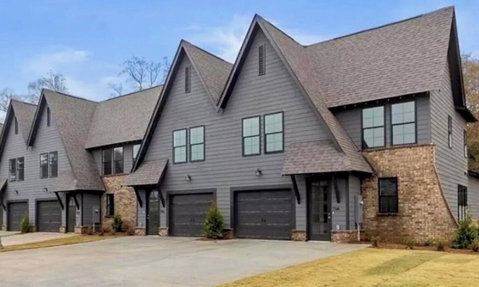 Auburn - Opelika Casa | Aubie’s Favorite Place near Campus and Tiger Town with 2 King & 2 Queen beds