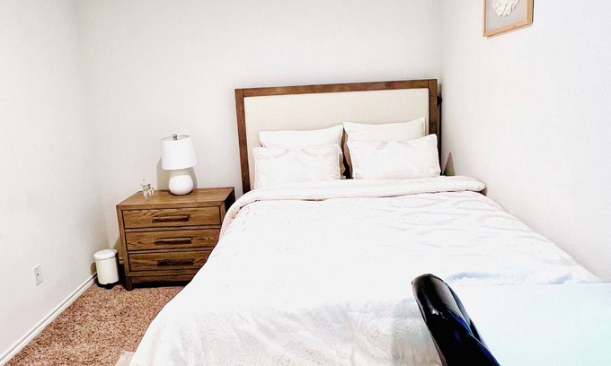 Aubrey Casa | Aubrey Haven – Private bedroom Suburban Comfort