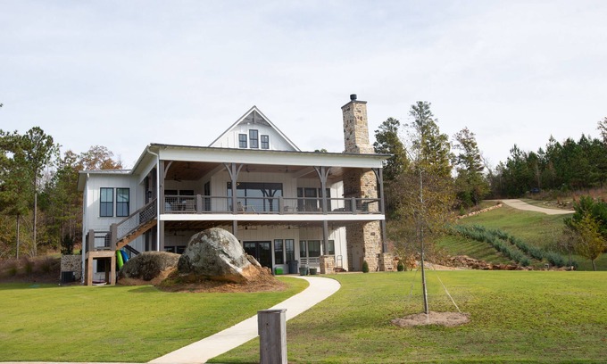 Dadeville Casa | Auburn Game day perfection! Beautiful Lakefront Home. Hot Tub, big water views.