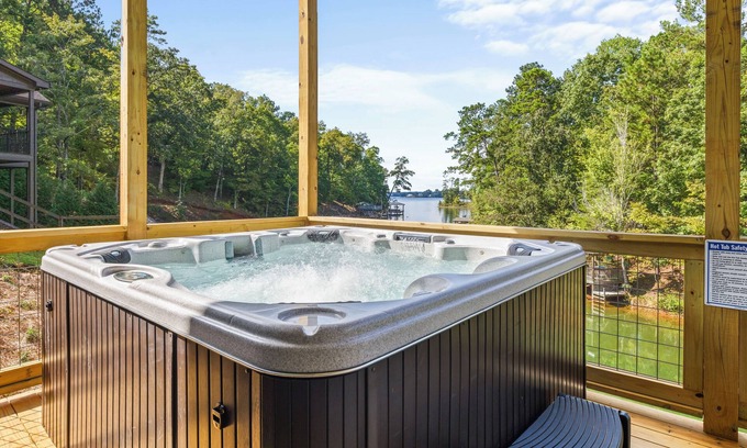 Dadeville Casa | Oak Road Oasis! Newly built Home with Hot Tub, Fire Pit, King Beds, Sleeps 12!