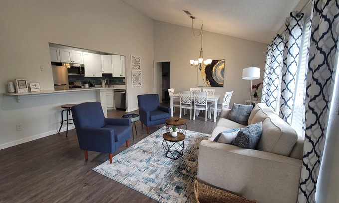Auburn Condominio | Auburn unit located less than 1 mile from university