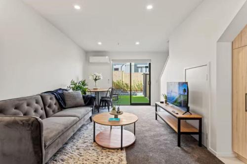 Te Atatu Peninsula Casa | Auckland Peninsula Stunner