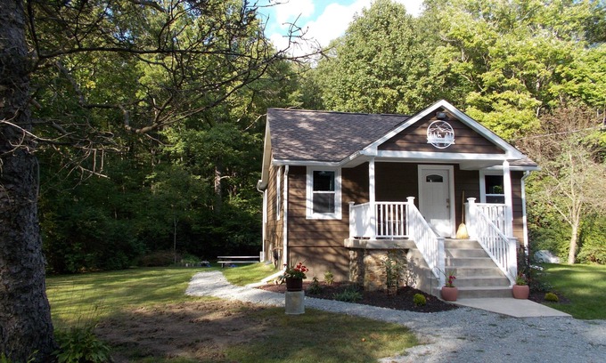 Jones Mills Casa | Aug. & Sept. price reduction! Near Parks,Events,Attractions! Hot tub & Firepit!