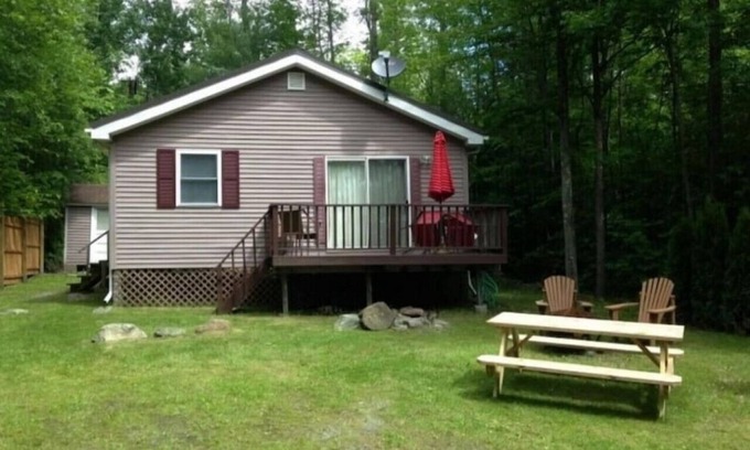 Keeseville Cabina | Retiro Adirondack Classic ubicado en las orillas del lago privado Augur